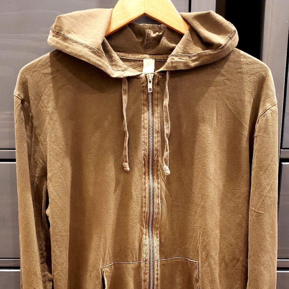 Nice distressed look/Very light sweater (XL)